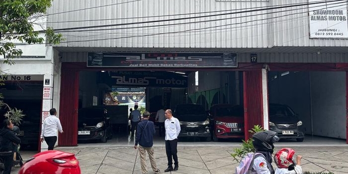 drama-pengambilalihan-eks-showroom-almas-tuban-polisi-olah-tkp-dugaan-perusakan-gembok
