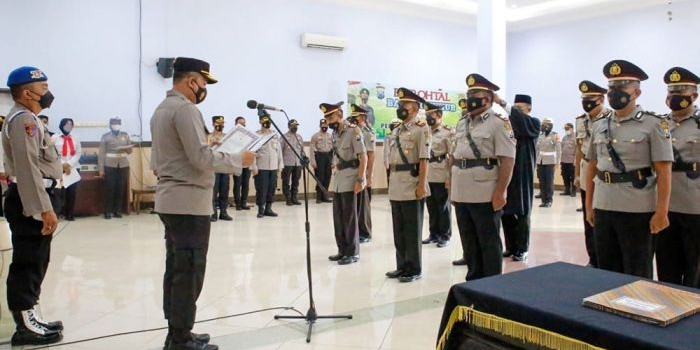 Suasana serah terima jabatan di Gedung Graha Bhakti Bhayangkara Polres Jombang.