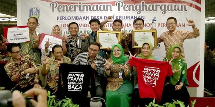 Para Pemenang Lomba Video Kreatif Usaha Ekonomi Perdesaan 2019 yang diumumkan pada Jumat (16/8) di Hotel Swiss Bell In Surabaya. foto: DIDI ROSADI/ BANGSAONLINE