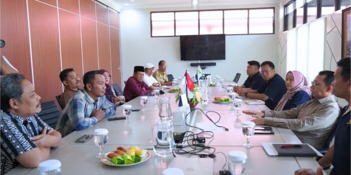 kunker-ke-pt-pon-komisi-iv-dprd-gresik-apresiasi-rekrutmen-tenaga-kerja-lokal