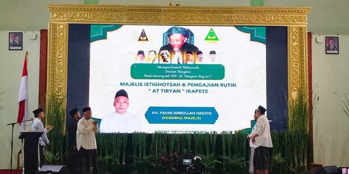 Grand Launching Majelis Istighotsah dan Pengajian Rutin At-Tibyan Ikapete oleh Gus Fahmi. Foto: YUDI A/BANGSAONLINE