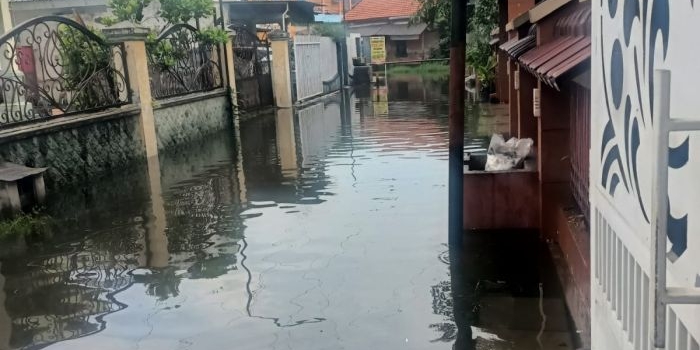 banjir-rutin-akibat-hujan-lebat-di-taman-sidoarjo-dikeluhkan-warga-tawangsari