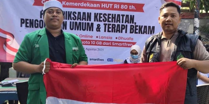 yayasan-darul-ibad-bagikan-100-bendera-merah-putih-jelang-hut-ke-80-ri