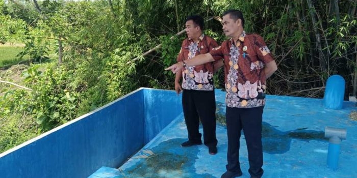 Direktur PDAM Lamongan, Ali Mahfud saat berada di take-off Kembangbahu.