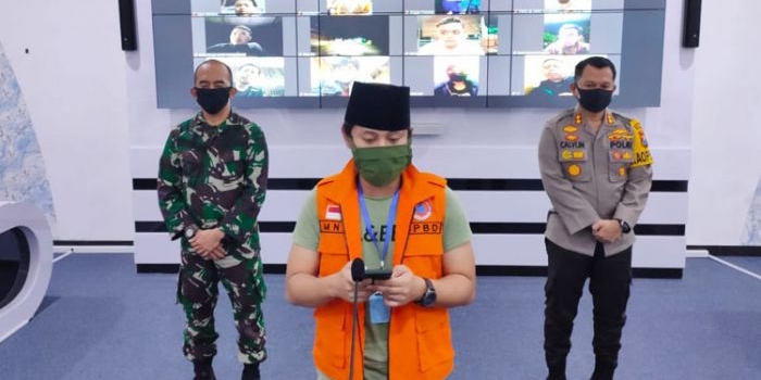 Bupati Trenggalek Moh. Nur Arifin saat pers rilis via video conference di Smart Center Pendopo Trenggalek. foto: HERMAN/ BANGSAONLINE