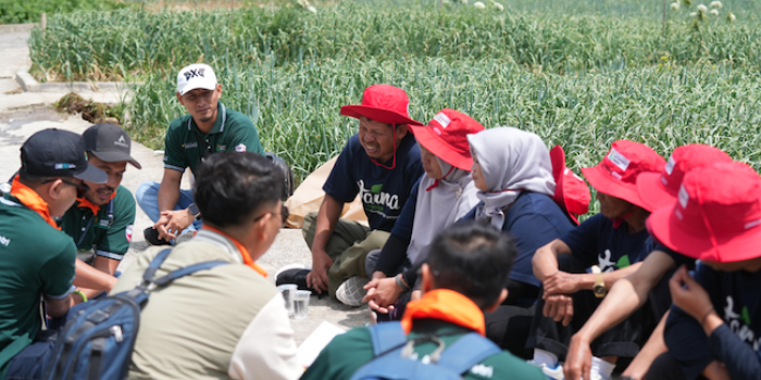 VP Komkor PG, Rama Yusron Harbiansyah (paling kiri) bersama Employee Influencer (EI) PG saat memperkenalkan produk PG pada kegiatan Maxpro Kolaborasi dengan EI Squad di Tawangmangu. Foto: Ist.