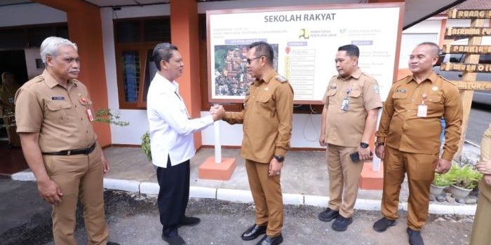 sekolah-rakyat-14-kota-batu-resmi-beroperasi-wali-kota-nurochman-pastikan-siswa-aman-dan-nyaman