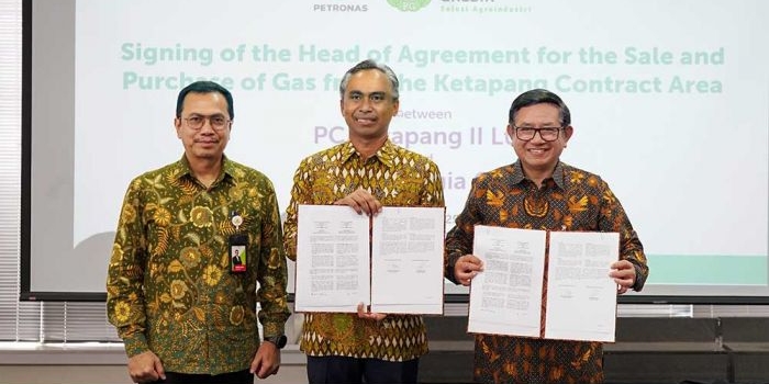 dirut-petrokimia-gresik-dan-dirut-pc-ketapang-ii-ltd-teken-hoa-untuk-jual-beli-gas