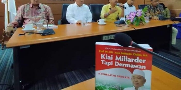 Para pembicara bedah buku Kiai Miliarder Tapi Dermawan karya M Mas