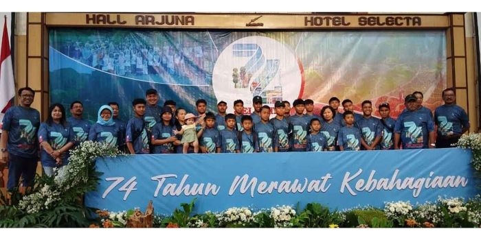 PT Selecta saat merayakan HUT ke-74 bersama anak yatim, dhuafa, dan janda miskin.