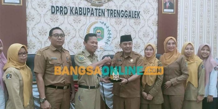 Kunjungan DPRD Kabupaten Blitar ke DPRD Trenggalek. Foto: HERMAN SUBAGYO/BANGSAONLINE