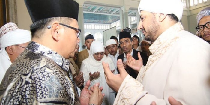 Haul Akbar Pendiri Muslimat NU menjadi momen istimewa karena kehadiran ulama dari Mekkah Dr. Syekh Muhammad Ismail dan Ketua Umum Pengurus Pusat Muslimat NU yang juga Gubernur Jatim, Khofifah Indar Parawansa. foto: DIDI ROSADI/ BANGSAONLINE