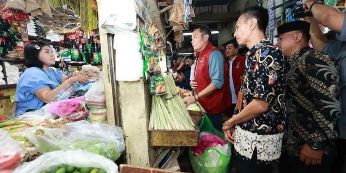 tekan-harga-beras-satgas-pangan-polda-jatim-sidak-pasar-dan-gelar-gpm