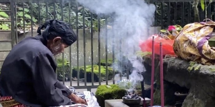 tradisi-ulur-ulur-telaga-buret-harmoni-sakral-manusia-dan-alam-di-tulungagung