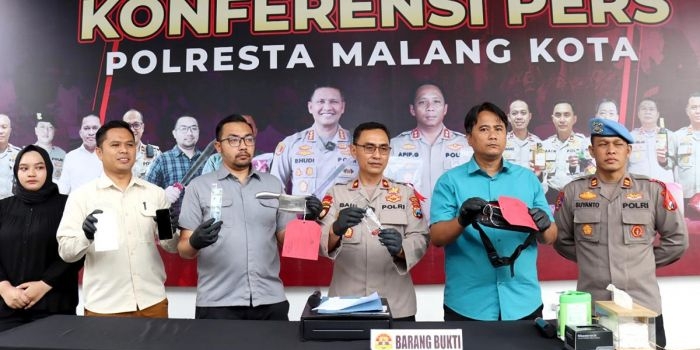 Konferensi pers ungkap kasus pencurian dan pemberatan sebuah resto oleh Polsek Klojen.