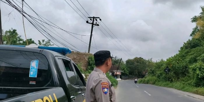 polsek-karang-penang-sampang-intensifkan-patroli-sore-antisipasi-kriminalitas-dan-laka-lantas
