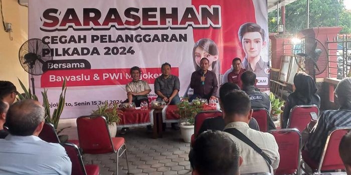 Sarasehan antara Bawaslu, PWI, dan KPU Kabupaten Mojokerto.