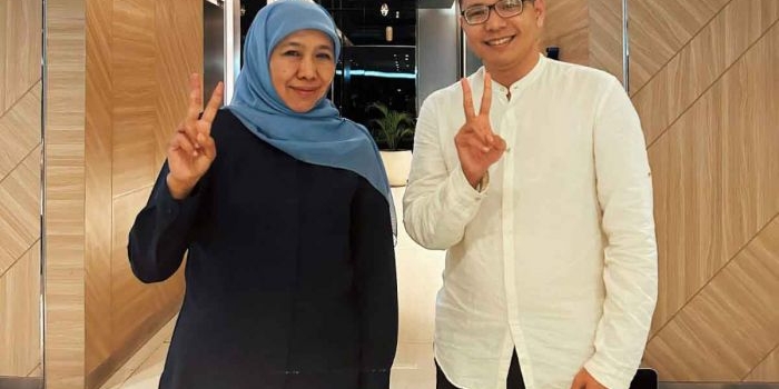 Gus Kholil saat bersama Khofifah.