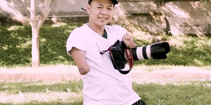 Achmad Zulkarnain, SH, fotografer difabel asal Banyuwangi semasa hidup. foto: istimewa