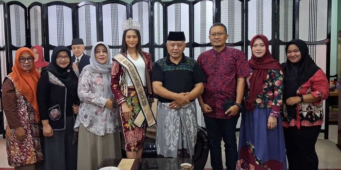 Winner Global Supermodel Search 2025 saat berkunjung ke Bupati Malang.