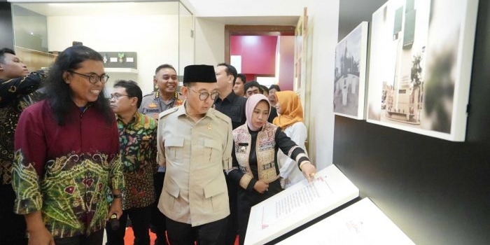 wali-kota-mojokerto-dampingi-menteri-kebudayaan-resmikan-galeri-soekarno-kecil-di-sdn-purwotengah