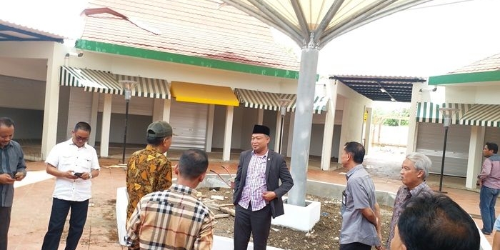 H. Syafiuddin, S.Sos ketika melakukan kunjungan ke Tanean Suramadu.