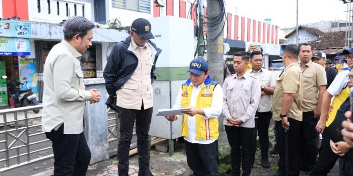 menteri-pu-tinjau-infrastruktur-rusak-pascabencana-di-jember-bupati-dorong-percepatan-penanganan