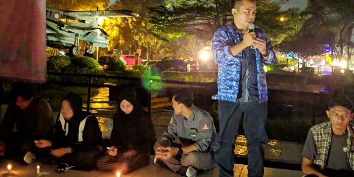Kegiatan refleksi Hari Anti Korupsi Sedunia oleh mahasiswa dan politikus di Jombang.