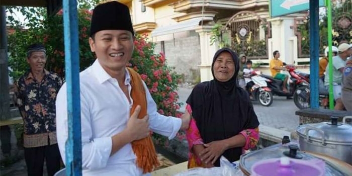 Bupati Trenggalek, Mochamad Nur Arifin, saat bersama masyarakat.