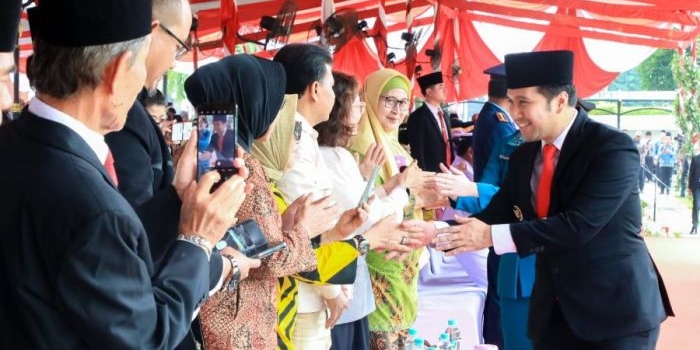pimpin-upacara-hari-pahlawan-wagub-emil-dardak-ajak-generasi-muda-lanjutkan-perjuangan