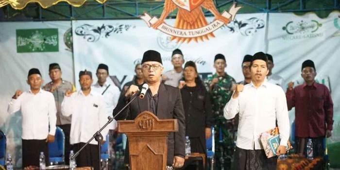Wakil Wali Kota Kediri saat memimpin apel Hari Santri di Kelurahan Pakunden.