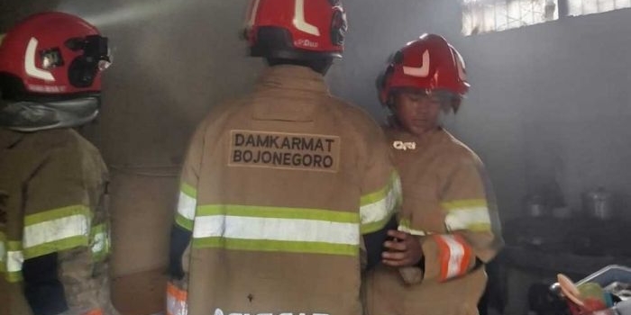 nyalakan-kompor-tapi-ditinggal-ke-bengkel-rumah-di-bojonegoro-terbakar