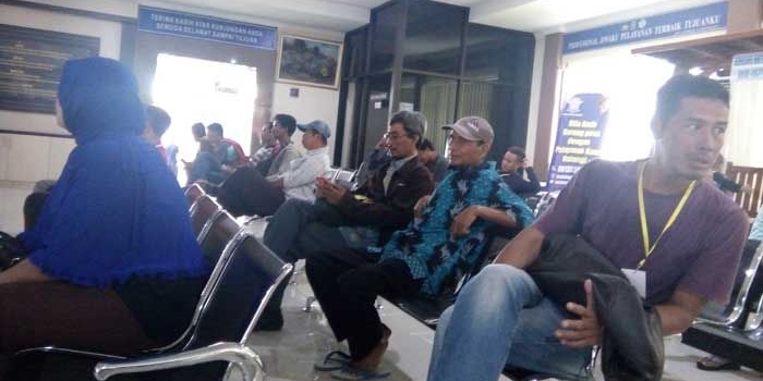 Suasana di kantor Samsat Lamongan.