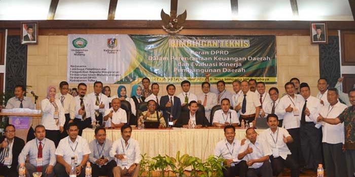 Anggota DPRD Tuban foto bersama usai mengikuti bimtek.