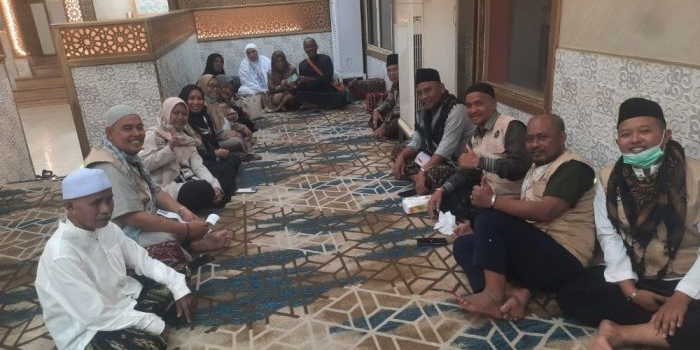 jemaah-haji-asal-bangkalan-gelar-tasyakuran-di-makkah-bersyukur-usai-selesaikan-rangkaian-ibadah