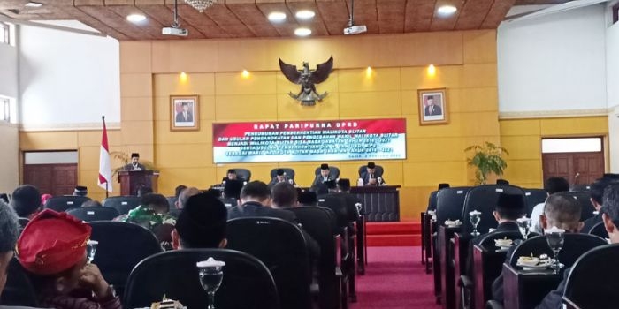 Paripurna DPRD Kota Blitar dengan agenda pemberhentian Samanhudi Anwar dari Wali Kota Blitar secara tidak hormat.