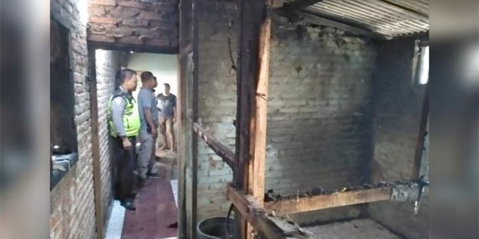 Kondisi dapur rumah korban usai dilalap api.