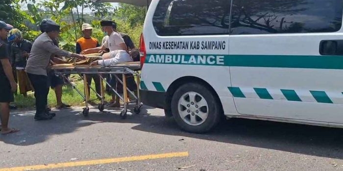 laju-kencang-dan-oleng-mobil-di-sampang-tabrak-truk-fuso-4-penumpang-luka