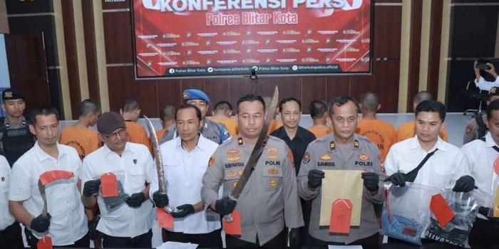 polres-blitar-kota-amankan-13-tersangka-pengeroyokan-hingga-pengancaman
