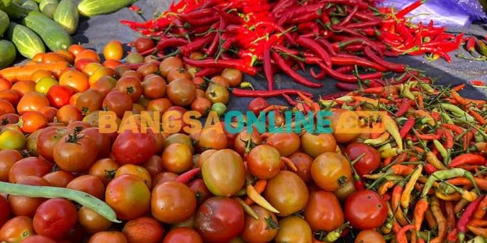Harga cabai besar dan tomat hari ini naik. Foto: Sulthon/BANGSAONLINE.