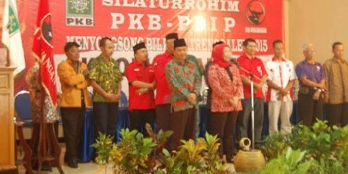 Kholik dan Sri Rahayu didampingi lima pengurus parpol pendukung. (Herman Subagyo/BANGSAONLINE)