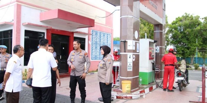 kapolres-sumenep-cek-langsung-spbu-dan-spbe-pastikan-stok-bbm-elpiji-aman