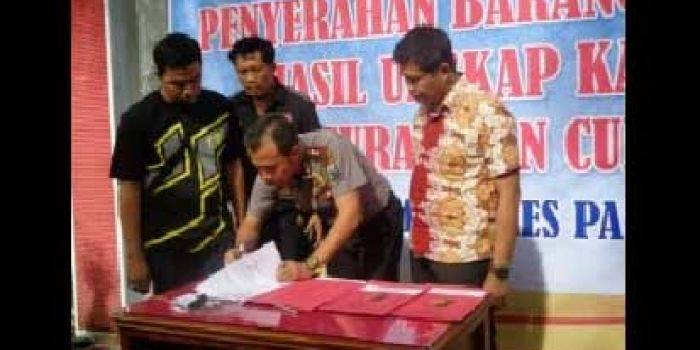 Penyerahan sepeda motor pada para pemiliknya.