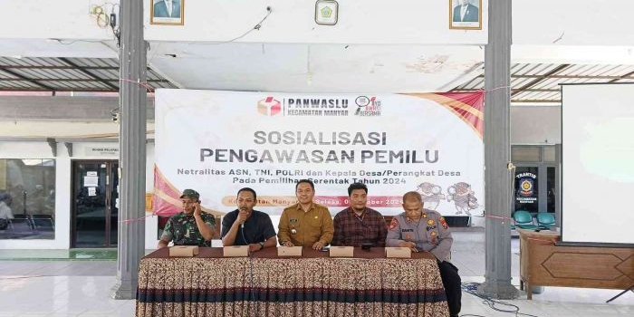  Ketua Panwascam Manyar, Muhammad Syaroni bersama Forkopimcam Manyar sosialisasi netralitas ASN, TNI, Polri dan kades dalam Pilkada 2024. FOTO: ist.