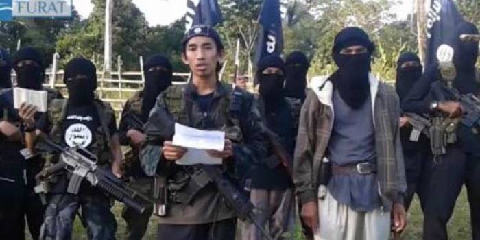 Kelompok Abu Sayyaf saat deklarasi gabung ISIS. foto: ilustrasi/merdeka.com