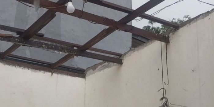 empat-rumah-di-burneh-bangkalan-rusak-akibat-hujan-disertai-angin-kencang