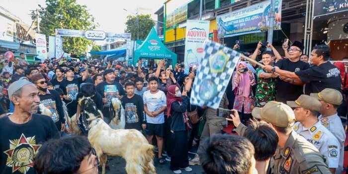 cluture-and-traditional-eid-adha-tradisi-unik-ini-diapresiasi-plt-bupati-gresik