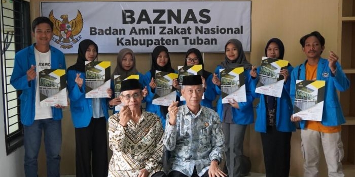 8-mahasiswa-unirow-terima-beasiswa-program-skss-baznas-tuban