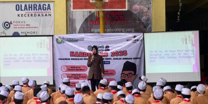 unit-ppa-polresta-sidoarjo-edukasi-bahaya-kenakalan-remaja-dan-perundungan-di-smp-plus-arroudhoh
