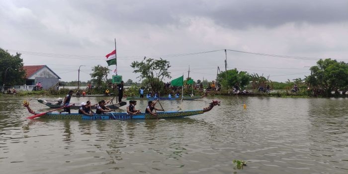 peringati-1-abad-nu-16-tim-ramaikan-lomba-dayung-dragon-boat-di-bengawan-jero-lamongan